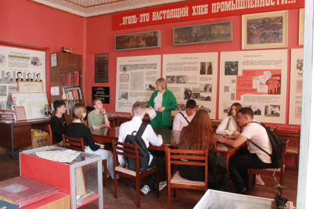 "с Денем рождения колледж!"