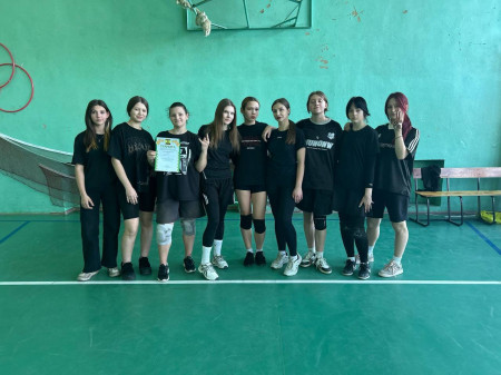 Соревнования по волейболу среди девушек