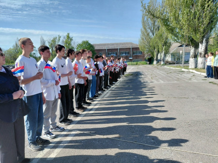 Память поколений: в техникуме прошла торжественная линейка ко Дню Великой Победы